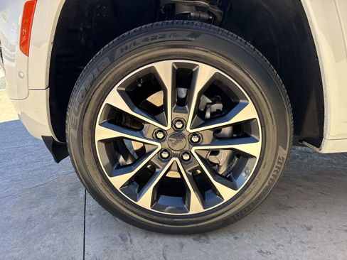 Used 2023 Jeep Grand Cherokee L Overland w/ Advanced Protech Group III image 10