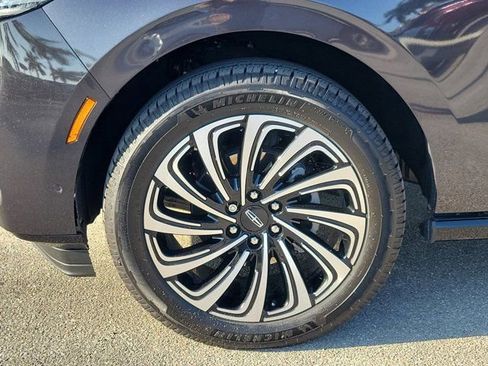 Certified 2025 Lincoln Navigator Black Label AWD/4WD image 8