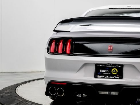 Used 2016 Ford Mustang Shelby GT350R w/ GT350R Equipment Group 920A RWD image 14