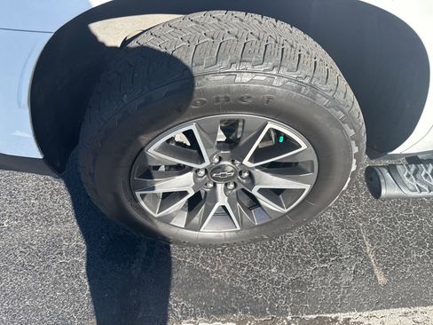 Used 2022 Chevrolet Tahoe Z71 w/ Luxury Package image 11