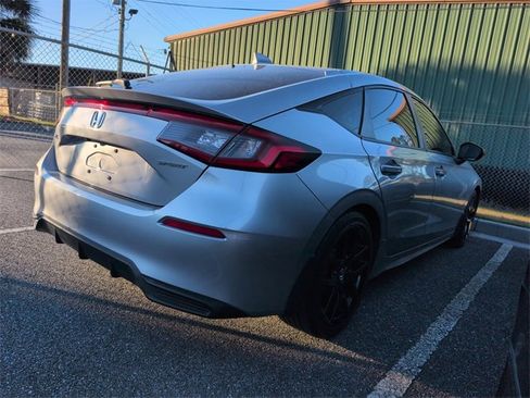 Used 2022 Honda Civic Sport image 2