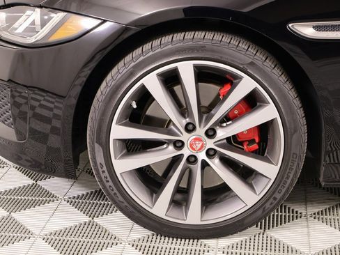 Used 2019 Jaguar XE S image 19