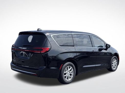 Certified 2025 Chrysler Pacifica Select FWD image 6