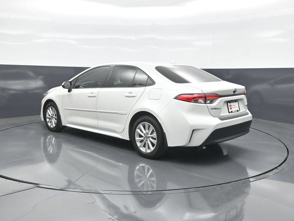 Used 2024 Toyota Corolla LE w/ LE Convenience Package FWD image 5