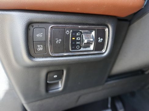 Used 2023 Lincoln Nautilus Reserve image 13