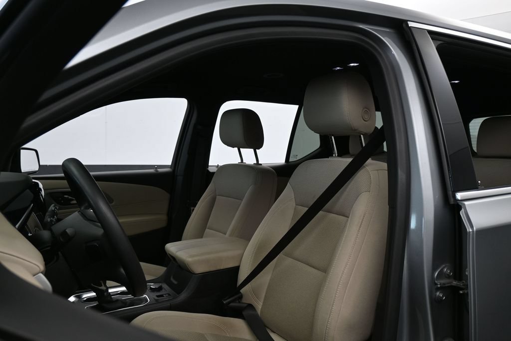Used 2024 Chevrolet Traverse LS FWD image 10