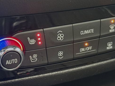 Used 2024 Buick Enclave Avenir image 20