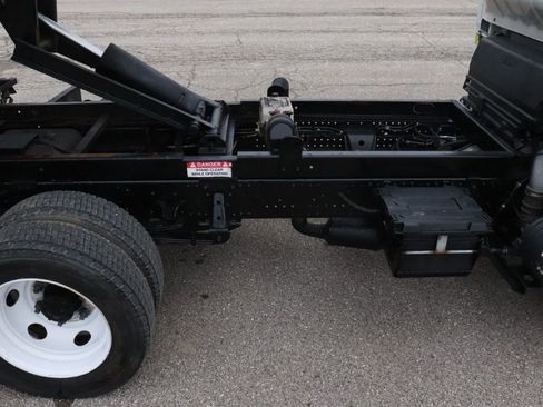 Used 2020 Isuzu NPR image 49