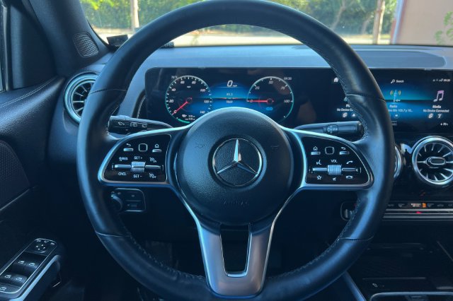 Used 2023 Mercedes-Benz EQB 300 4MATIC image 26