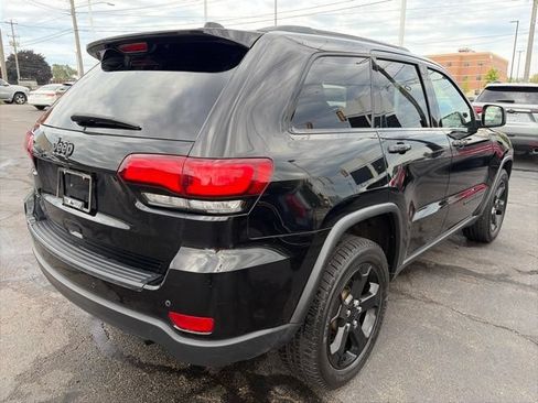 Used 2021 Jeep Grand Cherokee Freedom Edition AWD/4WD image 3