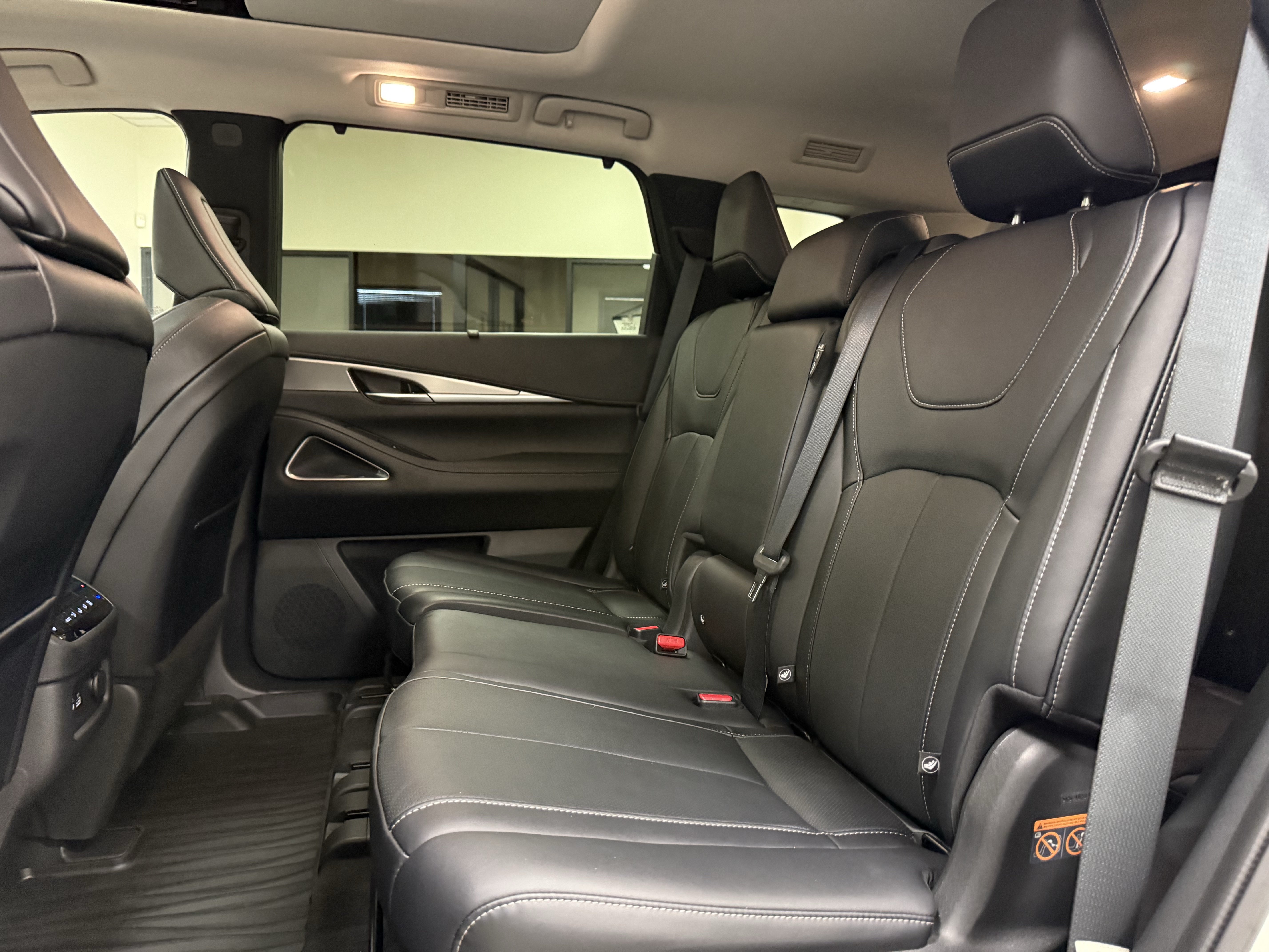 Certified 2024 INFINITI QX60 Luxe w/ Performance Audio Package FWD image 16