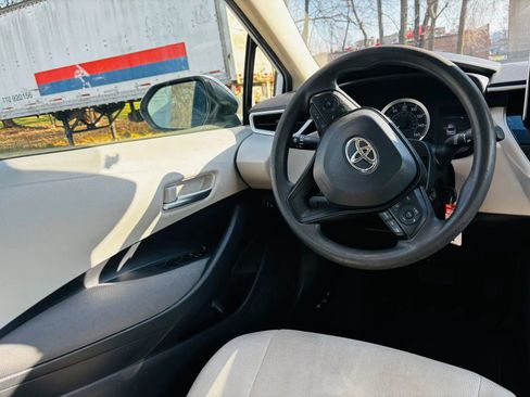 Used 2020 Toyota Corolla LE FWD image 8