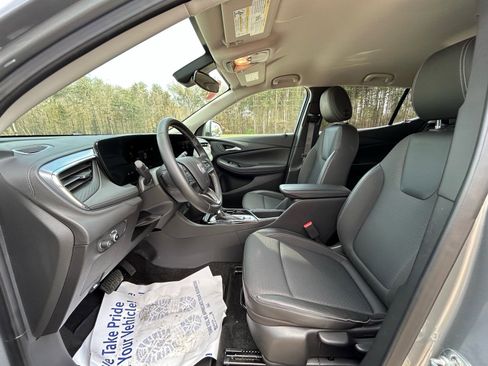 Used 2025 Buick Encore GX Preferred AWD/4WD image 5