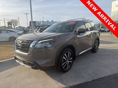 Used 2024 Nissan Pathfinder Platinum w/ Cargo Package
