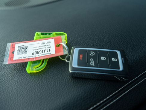 Used 2023 Jeep Grand Cherokee L Limited w/ Luxury Tech Group II image 33