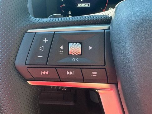 Used 2025 Mitsubishi Outlander AWD image 28