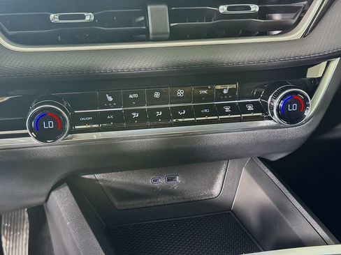 New 2026 Chevrolet Equinox LT w/ Convenience Package II FWD image 18