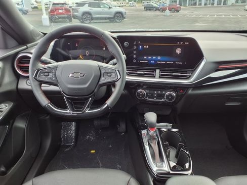 New 2025 Chevrolet Trax RS w/ Sunroof Package image 18