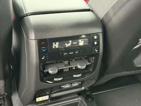 Used 2023 Jeep Grand Cherokee L Limited image 18