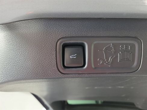 Used 2023 Ford Expedition Limited image 9