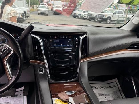 Used 2016 Cadillac Escalade ESV Luxury AWD/4WD image 13