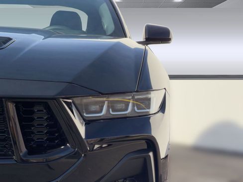 Used 2025 Ford Mustang GT Premium image 9