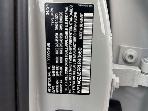 Used 2024 Porsche Macan S image 10