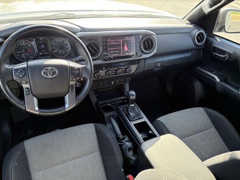 Used 2022 Toyota Tacoma TRD Off-Road AWD/4WD image 13