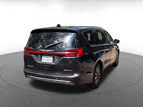 Used 2023 Chrysler Pacifica Touring-L FWD image 14