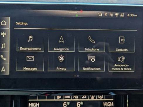 Used 2021 Audi e-tron Prestige image 34