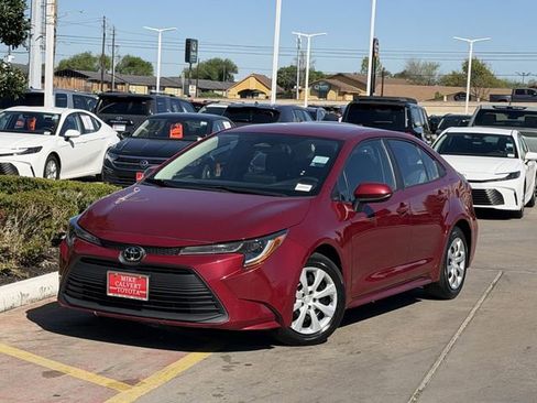 Used 2024 Toyota Corolla LE image 2