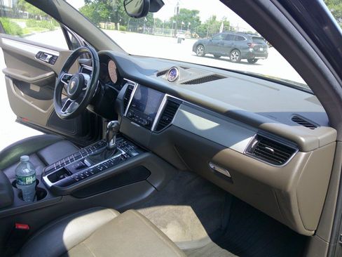 Used 2018 Porsche Macan AWD/4WD image 50