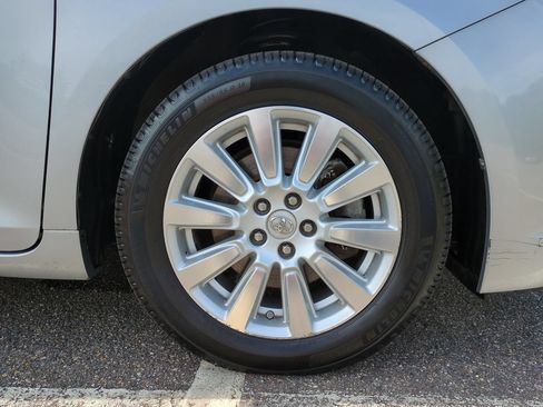 Used 2017 Toyota Sienna Limited Premium FWD image 11