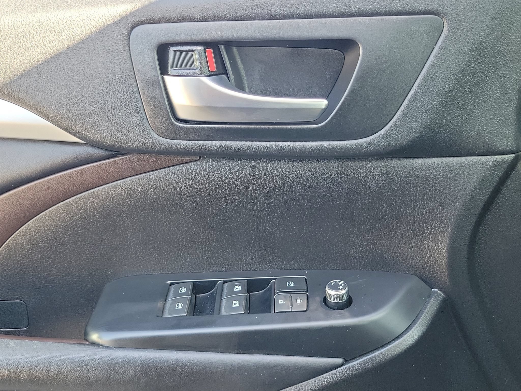 Used 2019 Toyota Highlander XLE AWD/4WD image 26