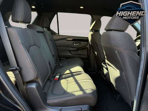 Used 2025 Honda Pilot Sport image 18