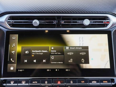 Used 2025 Aston Martin V8 Vantage Coupe image 22