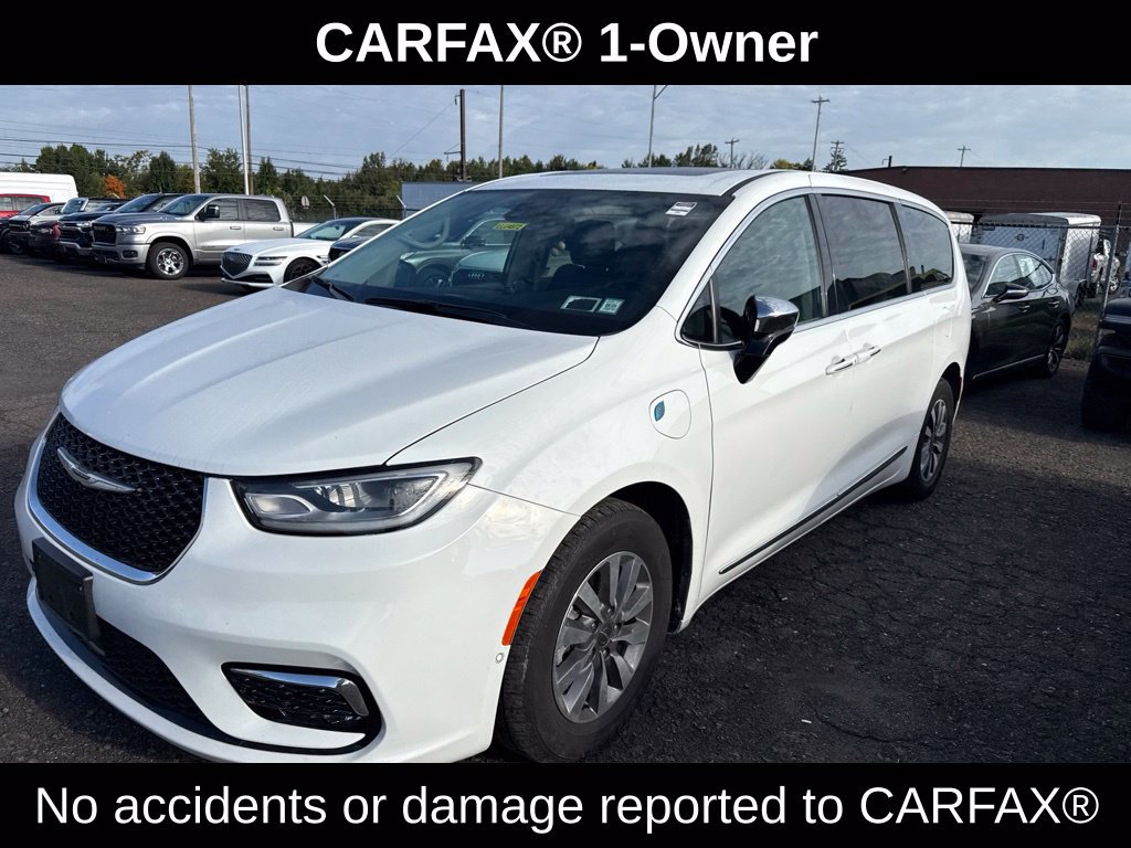 Used 2023 Chrysler Pacifica Limited FWD image 3