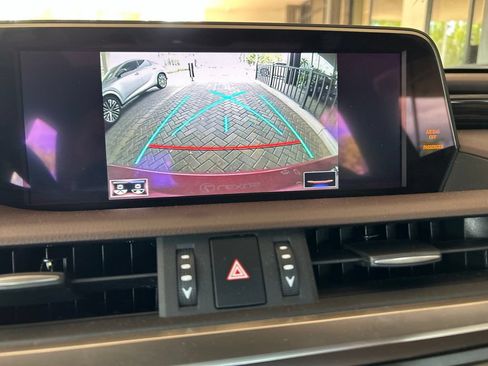Used 2019 Lexus ES 300h w/ Premium Package FWD image 18