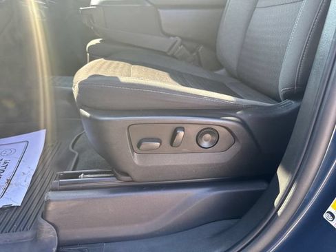 Used 2022 Chevrolet Silverado 1500 Custom AWD/4WD image 19