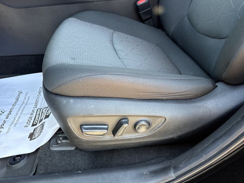 Used 2023 Toyota RAV4 AWD Hybrid image 12