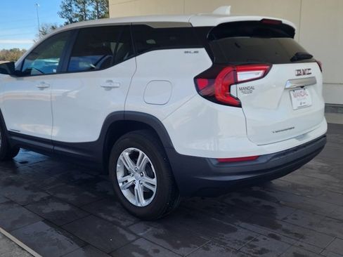 Used 2024 GMC Terrain SLE image 8