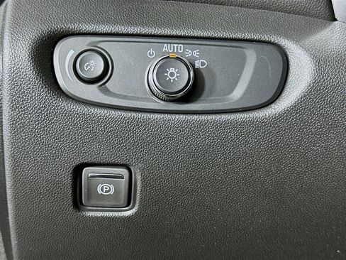 Used 2025 Chevrolet Blazer LT FWD image 17
