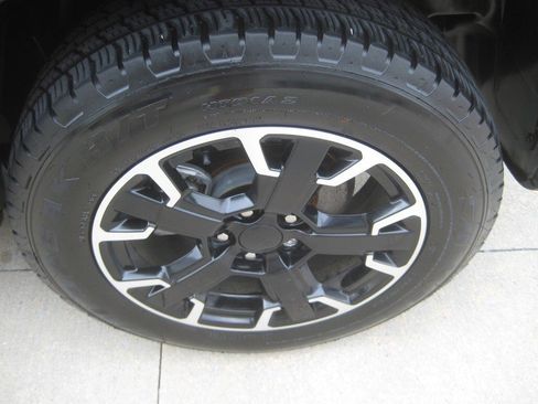 Used 2023 Jeep Renegade Latitude image 12