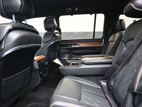 Used 2022 Jeep Grand Wagoneer Series III image 19