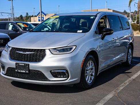 Used 2024 Chrysler Pacifica Touring-L FWD image 20