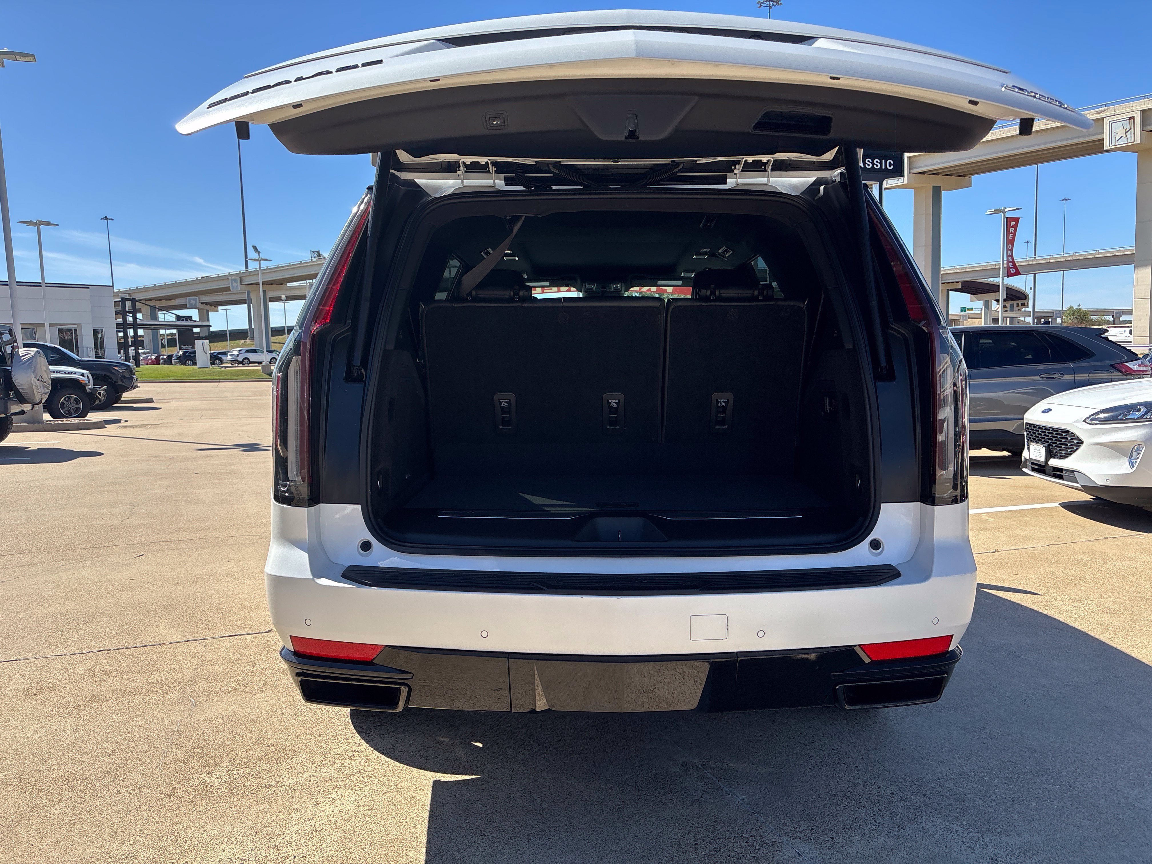 Used 2021 Cadillac Escalade Sport Platinum RWD image 9