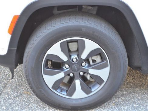 Used 2023 Jeep Grand Cherokee 4WD 4xe w/ Luxury Tech Group II image 13