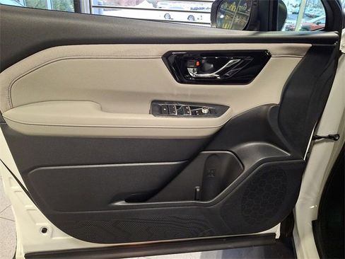 Certified 2025 Subaru Forester Limited image 12