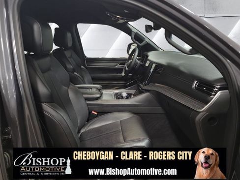 Used 2024 Jeep Wagoneer L Series III w/ Flexible Seating Group image 25