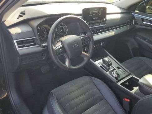 Used 2023 Mitsubishi Outlander SE image 21
